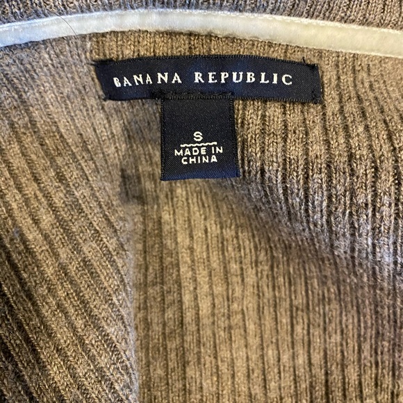 Banana Republic cardigan with buttons - Picture 5 of 5